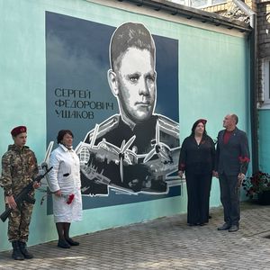 В Красномайской школе увековечили память Героя Советского Союза Сергея Фёдоровича Ушакова